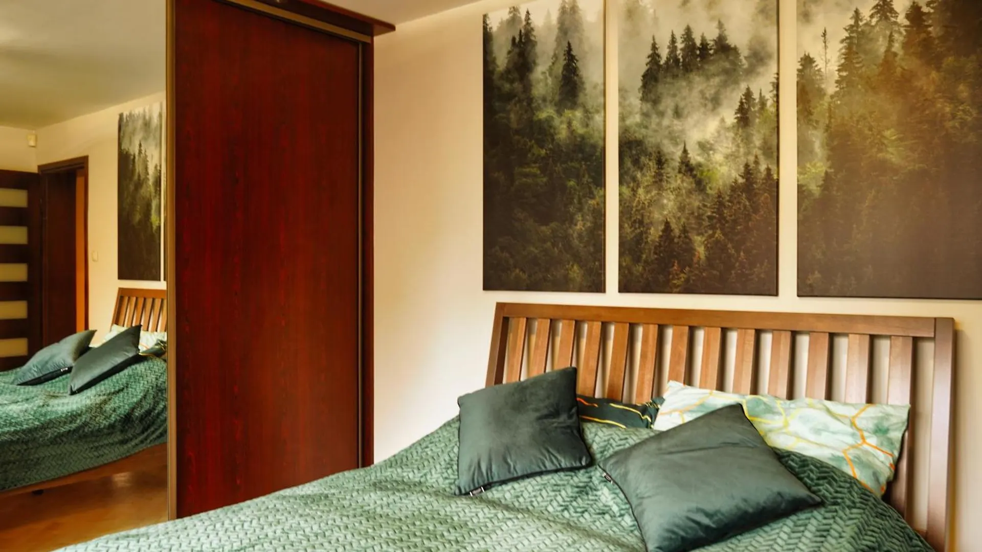 Verdant Apartment 바르샤바