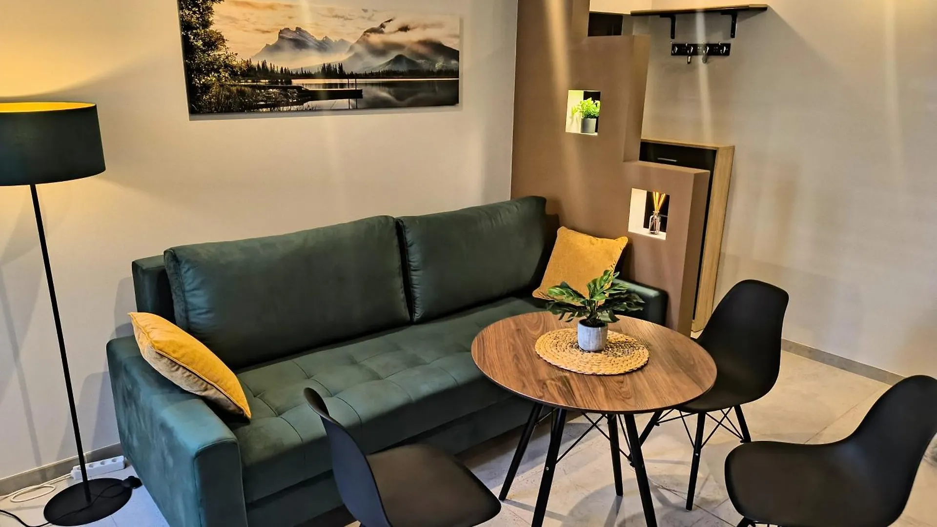 Verdant Apartment 바르샤바